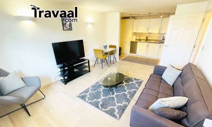Rushmoor District Apartment | Travaal.©om – 2 Bedroom Apartment – Farnborough