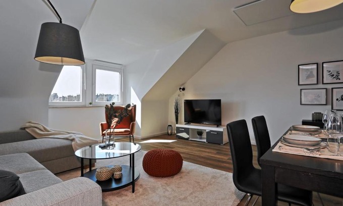 Oberbilk Apartment | 'Traveller lodge' großzügiges Apartment - 3 BR, 10min to Hbf, full kitchen, homeoffice, Netflix, Wifi