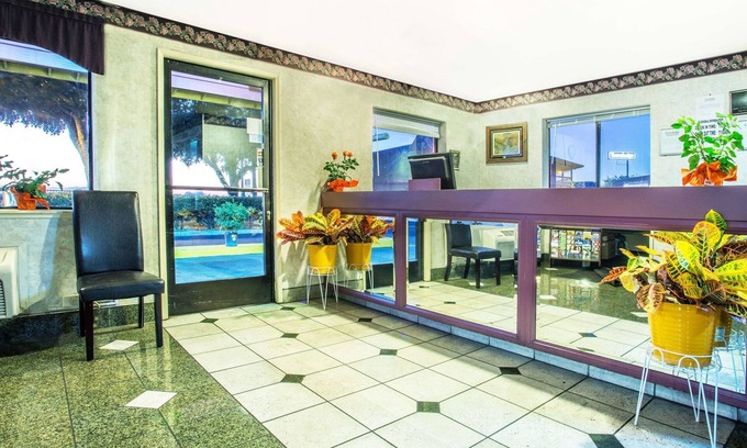 Turlock Hotel | Travelodge by Wyndham Turlock