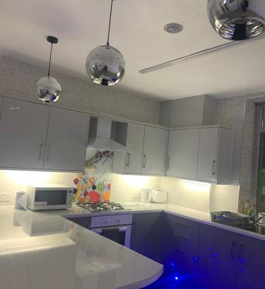 Burnley Apartment | Travis House Three Luxury Modern Living free WiFi