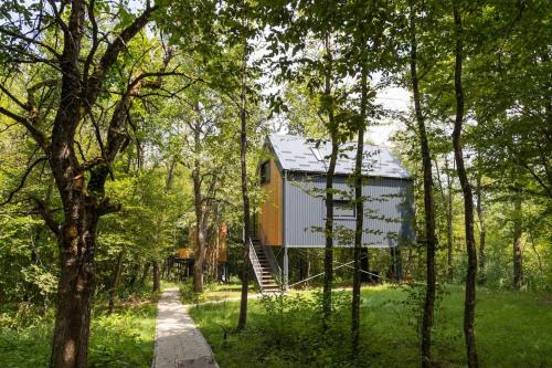 Slunj Apartment | Tree Elements treehouse retreat