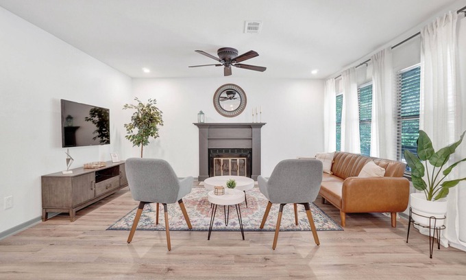 Grogan's Mill House | Treehouse style 2 Bed 2 Bath townhome w/EV Charger, Low Cleaning Fees
