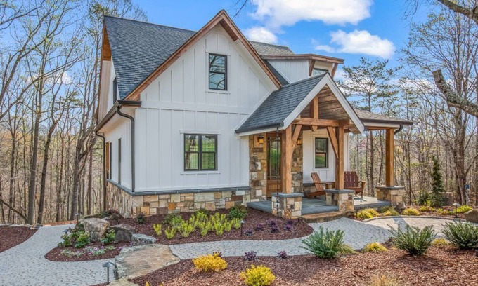 King House | Treetop - 3 King Suites- sister property next door #1559015