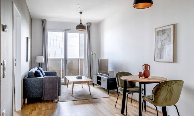 Erdberg Apartment | Trendy Landstraße 1BR w/Gym & Pool, nr Restaurants, by Blueground