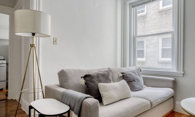 Medical Center Area Apartment | Trendy Longwood Studio w/Shared W/D, near Bars & Dining, by Blueground