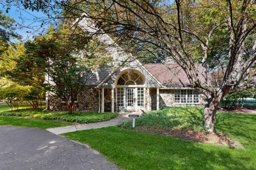 Benton Harbor House | Trent Jones Cottage at Point O' Woods