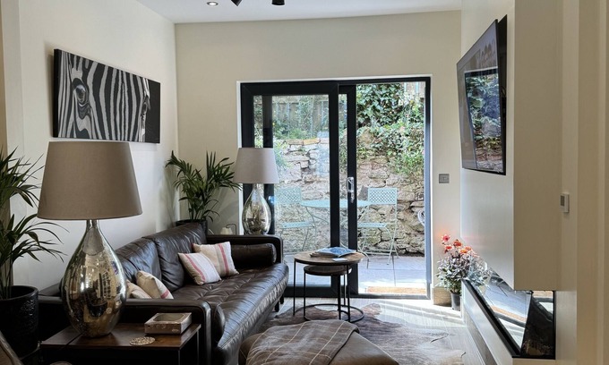 Holywood House | Trevor Street, Deluxe 2 bedroom townhouse