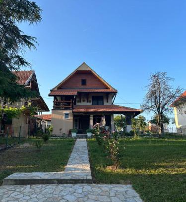 Rakari House | Tri Cveta