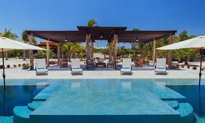 El Cardonal Villa | Trinitaria 3 bedrooms 3 1/2 baths, Oceanfront El Cardonal, Concierge & Staff