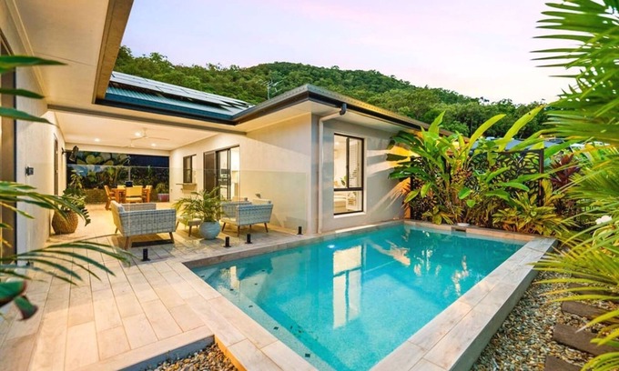 Trinity Beach House | Trinity Beach Breeze- Luxury Pavilion-Style Villa | Private Pool & Mountain Views | Walk to Beach