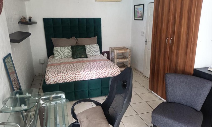 Vanderbijlpark Apartment | Trinity Cottage
