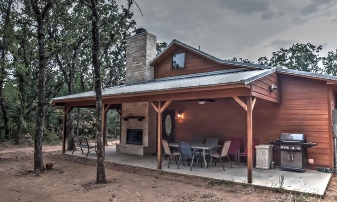 Hillsboro Cabin | Trinity Trails: Cedar Springs Cabin on 6 private acres on Lake Aquilla