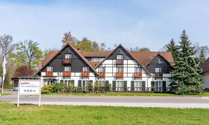 Burg House | Triple room, shower/toilet, breakfast - Hotel at the bend of the Spree