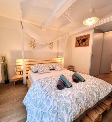 Sedan Apartment | Triplex bohème près du Château à Sedan, idéal 2 couples, ONLY ADULTS