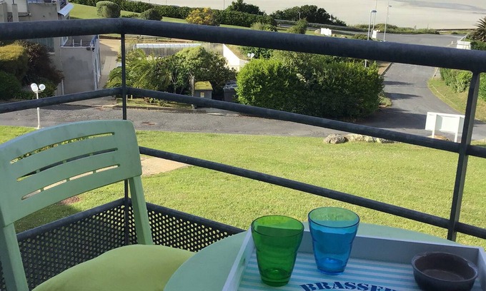 Trevou-Treguignec Apartment | Triplex for 5 people with sea view terrace 100 m from Trestel beach