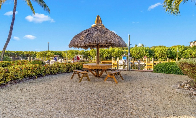 Tavernier Apartment | Tropical Bliss! Private Beach, Pool Access & Near Dolphin Encounters!