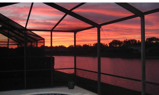 Sunset Lakes Villa | Tropical, Cozy Lakefront Villa! Private pool; 5 mins to Disney; Gated Community!