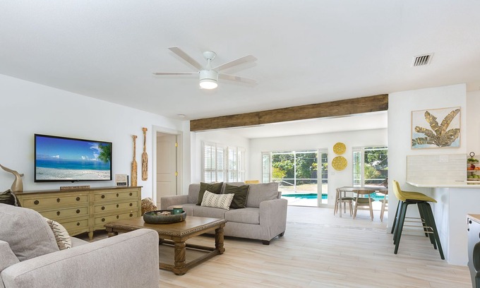 Englewood South House | Tropical family home near Boating, Beaches, Golf and Boca Grande