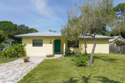 Ridge Wood Heights House | Tropical Fruit Garden