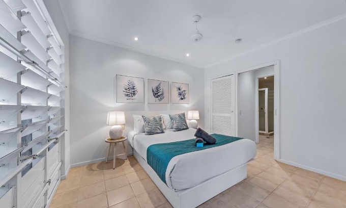 Jubilee Pocket Apartment | Tropical Mango WiFi Pool