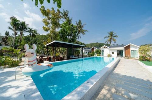 Wichit House | Tropical Oasis Aoyon Beach House