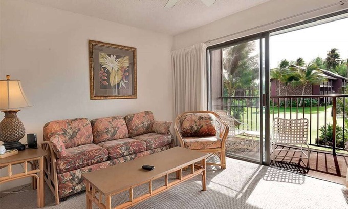 Kaunakakai Condo | Tropical Ocean View w/Lanai, WiFi, Cable TV-#212