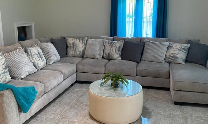 Westwind House | Tropical Palm Townhouse