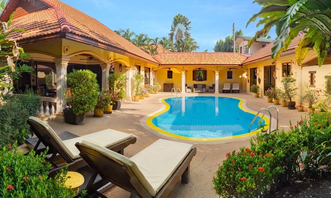 Rawai Villa | Tropical pool villa, perfect for big families, group getaways & family reunions