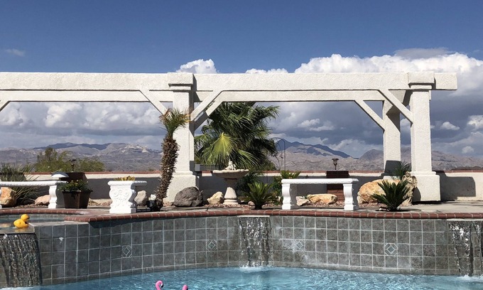 Bullhead City House | Tropical Sunridge Estates Large Family Pool Retreat-6 minutes to Lake Mohave!