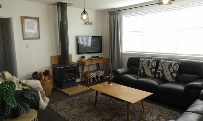 Turangi House | Trout Cottage - Free WIFI