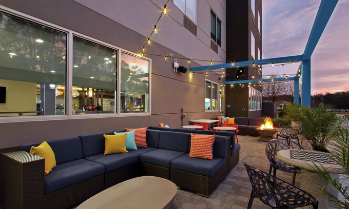 Mobile Hotel | Tru by Hilton Mobile