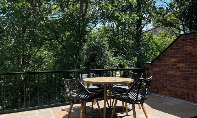 Durham House | 🍃True City Centre Hideaway - Tranquil Family Home - Private Terrace & Views🍃
