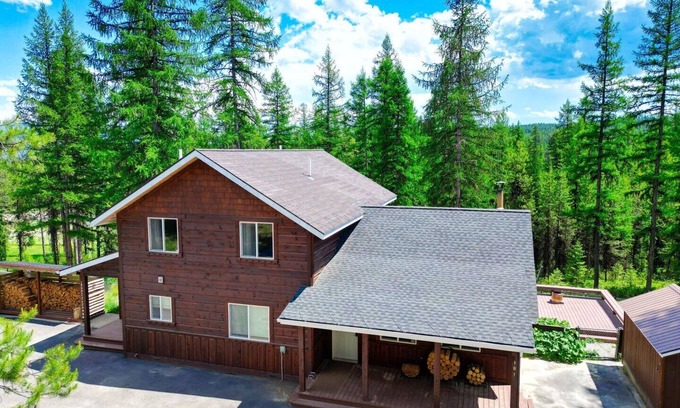 Whitefish House | True Montana Peaceful Surroundings | Beautiful Home | Pet Friendly | Sleeps 8