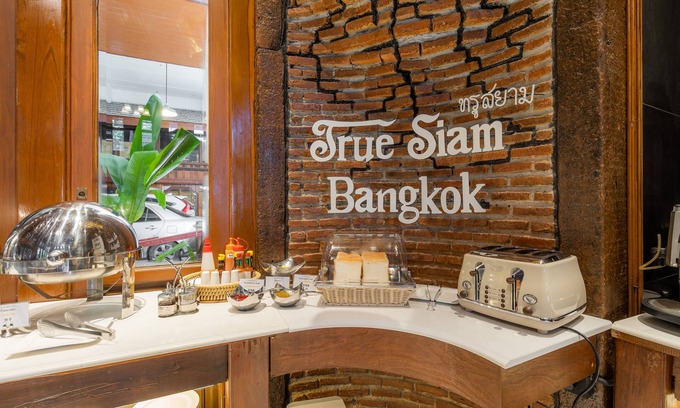 Thanon Phaya Thai Hotel | True Siam Phayathai Hotel
