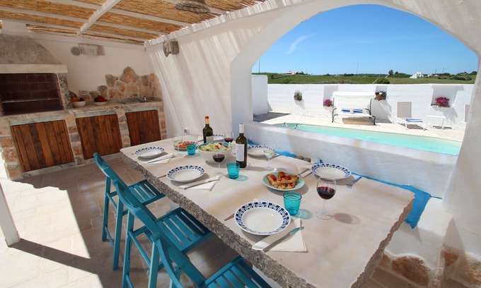 Martina Franca Villa | Trullo Il Grano, private pool, romantic and charming with AIRCON