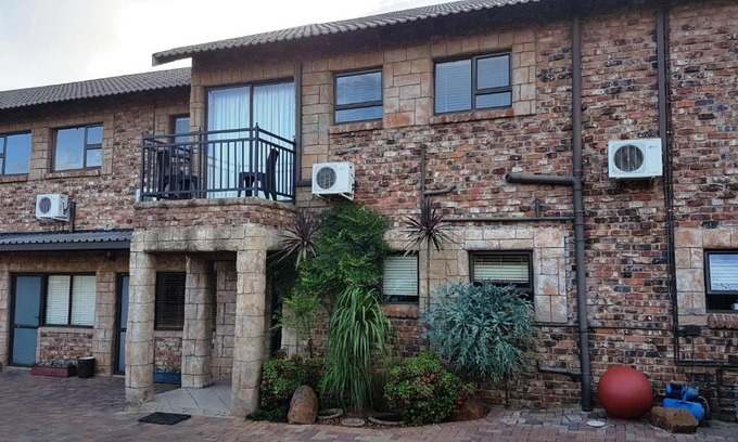 Langenhoven Park Bed & Breakfast | Tsessebe Guesthouse