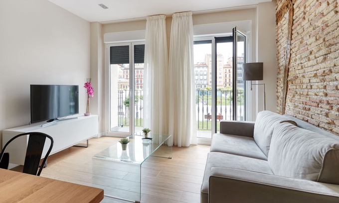 Pamplona City Centre Apartment | TuApartamento Boutique - Plaza del Castillo 29, I