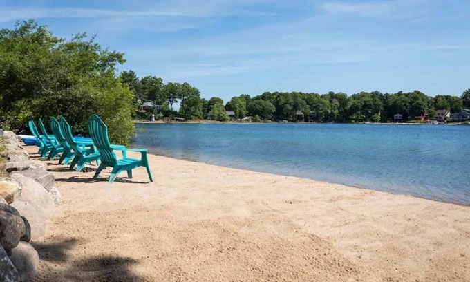 Traverse City House | Tucked down a long dirt drive, this property is private, serene & has an awesome beach front!