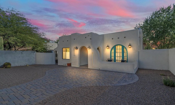 Sam Hughes House | Tucson Tip-Off Spot Near Downtown & U of A