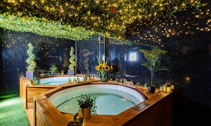 Chester Apartment | Tudor Gathering Hot Tub Chester City Sleeps 30