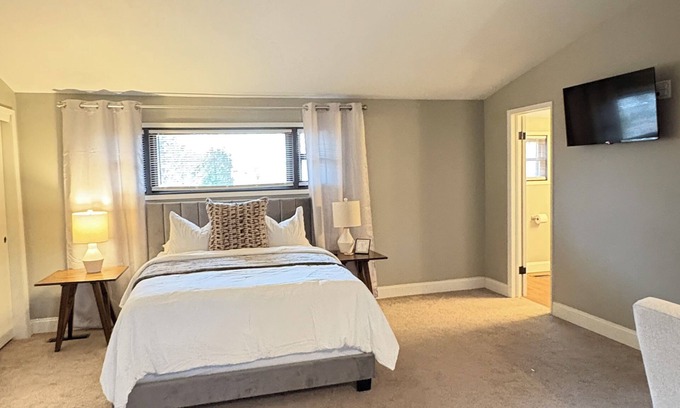 Wedgwood House | Tulsa Expo Luxury Stay - 1 mi to Expo