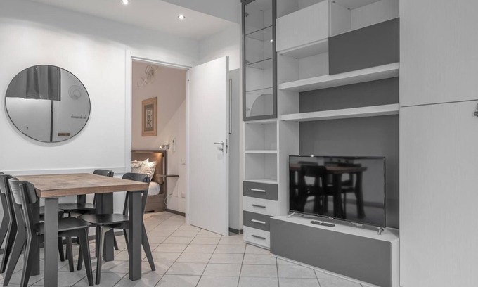 Saragozza-Porto Hostel | Turati Apartment: Bright and central flat