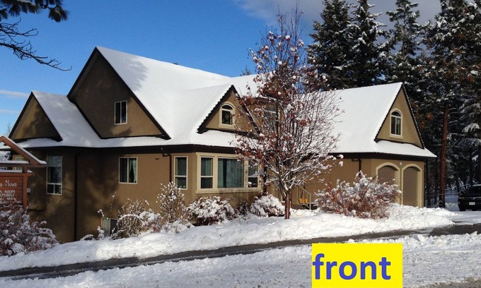 Central Okanagan House | TURIYA THE FOURTH - 3 Private Rooms in Shared House with Ceramic Studio