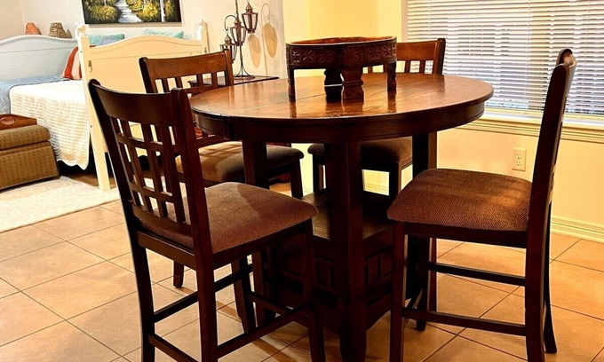 Tyler Apartment | Turquoise1