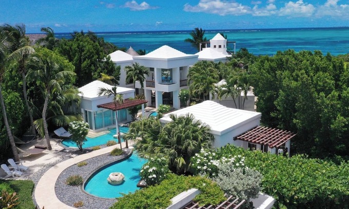 Providenciales Villa | Turtle Breeze - Fully Staffed Oceanfront Villa with Private Chef