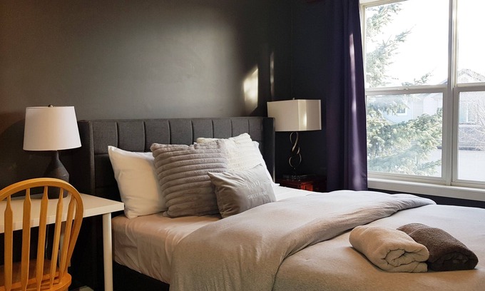 Tuscany House | Tuscan Ridge Guesthouse Calgary West