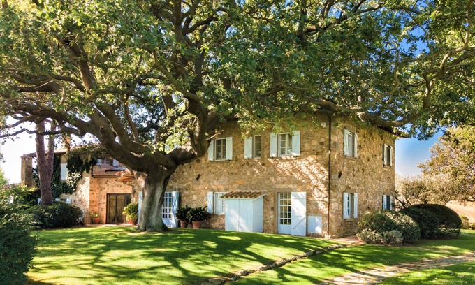 Pescia Fiorentina Villa | Tuscany: XVIII century Villa, with swimming-pool and private park, sea view