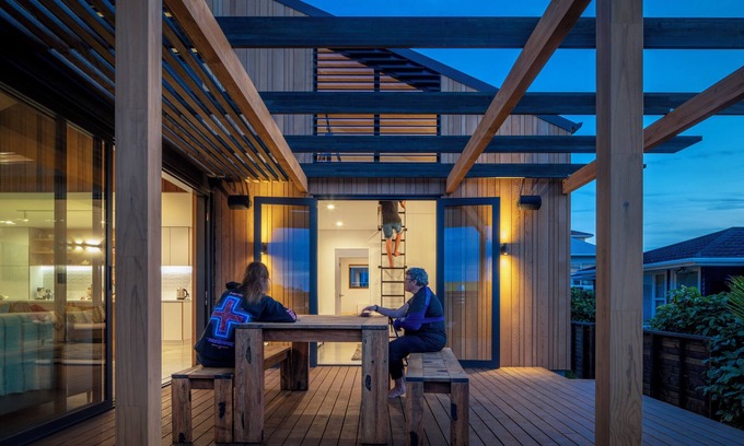 Rewa House | Twin Peaks Beach House - New Plymouth Holiday Home