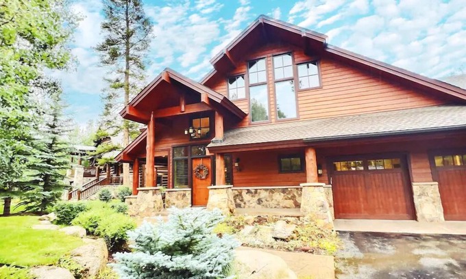 Elk Crossing House | Twin Peaks Lodge 🏡 Views ☀️ Hot Tub ⛳️ Golf ⛷Ski $0 Cleaning