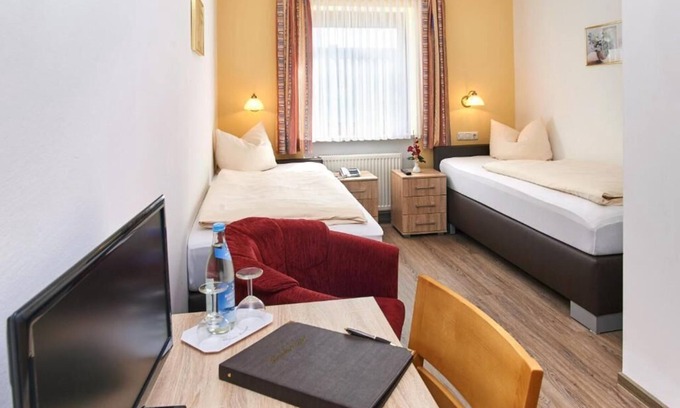 Neustadt an der Donau Apartment | Twin room (17 sqm) with two single beds